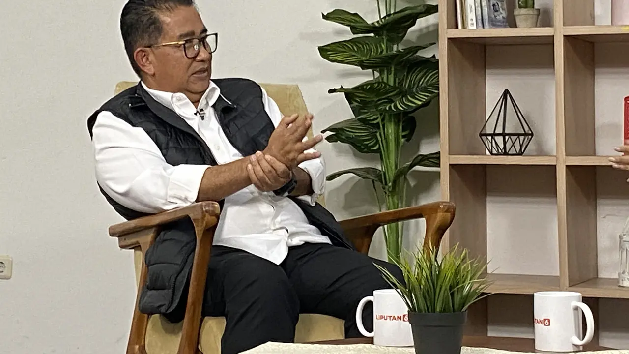 Penjabat (Pj) Gubernur Kalimantan Timur Akmal Malik saat berbincang dalam wawancara eksklusif bersama Liputan6.com.