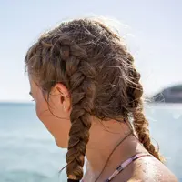 ilustrasi Gaya Ikat Rambut/Astrid Schaffner/unsplash.com