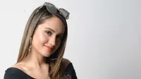 Adegan Ciuman, Cinta Laura Sukses Bikin Irsyadillah Grogi