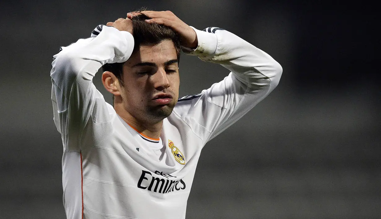 3. Enzo Zidane, memukau saat ikut tur pramusim Real Madrid membuat putra Zinedine Zidane ini jadi incaran klub Eropa. Daily Mail memberitakan jika pria 21 tahun itu akan dipinjamkan ke klub promosi Liga Inggris, Middlesbrough. (AFP/Franck Fife)