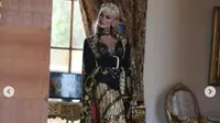 Agnez Mo Jadi Karakter Novel Grafis dengan Kostum Bermotif Batik. (dok.Instagram @agnezmo/https://www.instagram.com/p/CNobK8-JRt9/Henry)