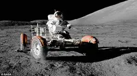 Lunar Roving Vehicle (LRV) digunakan NASA untuk mengekplorasi bulan.