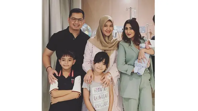 7 Potret Terbaru Tania Nadira, Mantan Istri Tommy Kurniawan yang Ternyata Sepupu Tasya Farasya