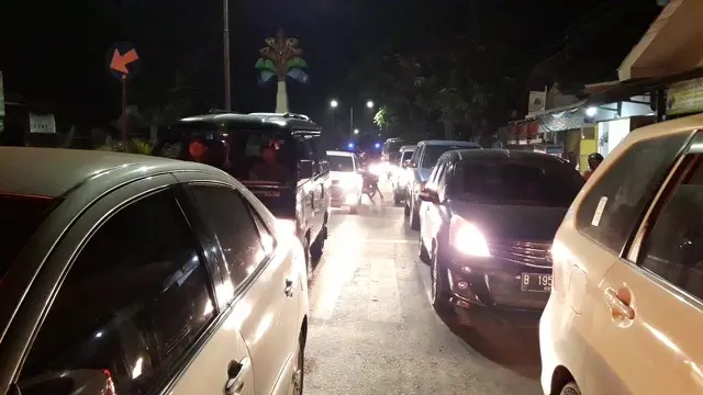 Macet di ruas Purwokerto-Ajibarang pada H+3 Lebaran 2018. (Liputan6.com/Harsono/Muhamad Ridlo)