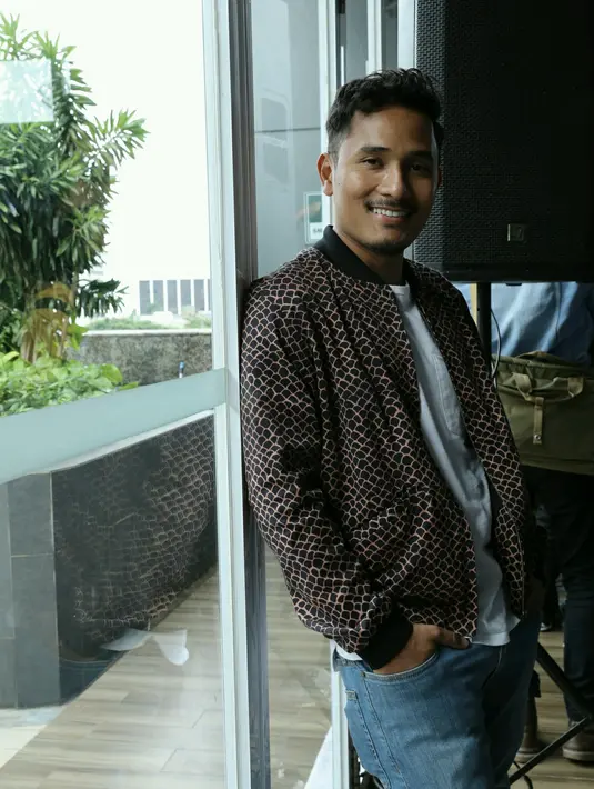 "Di sini dia lebih dewasa. Di pertama karakternya pecicilan dan playboy. Di sini dia udah nikah dan dia menikah dengan anak sahabatnya, konfliknya pendekatan ke sahabat atau mertua," ujar Tanta. (Galih W. Satria/Bintang.com)