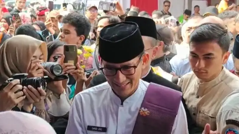 Menteri Pariwisata dan Ekonomi Kreatif (Menparekraf) RI, Sandiaga Uno hadir di perayaan Lebaran Betawi 2023 di Monumen Nasional (Monas), Jakarta Pusat, Minggu (21/5/2023).