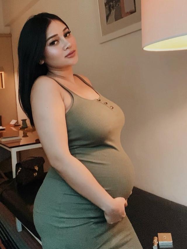 Selain Cut Meyriska, Ini 6 Potret Artis yang Hamil Anak Pertama