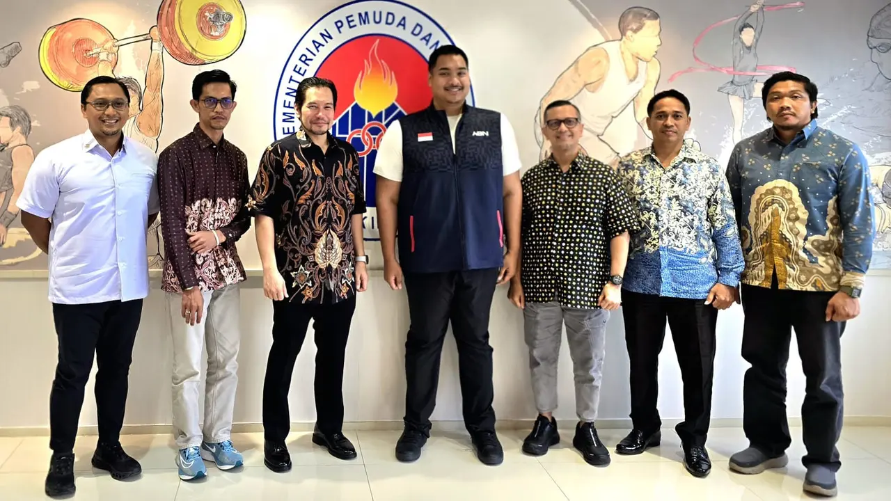 Adil Hakim Bertemu Menpora