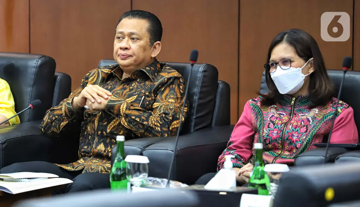 Ketua MPR Bambang Soesatyo menghadiri Focus Group Discussion (FGD) bekerjasama dengan Brain Society Centre di Ruang Delegasi Lantai 2 Gedung Nusantara IV MPR, Jakarta, Kamis (1/12/2022). Diskusi tersebut bertema "Kebijakan Bank Tanah Dalam Perspektif Konsep dan Implementasi Untuk Mewujudkan Keadilan Sosial Berdasarkan UUD 1945." (Liputan6.com/Angga Yuniar)