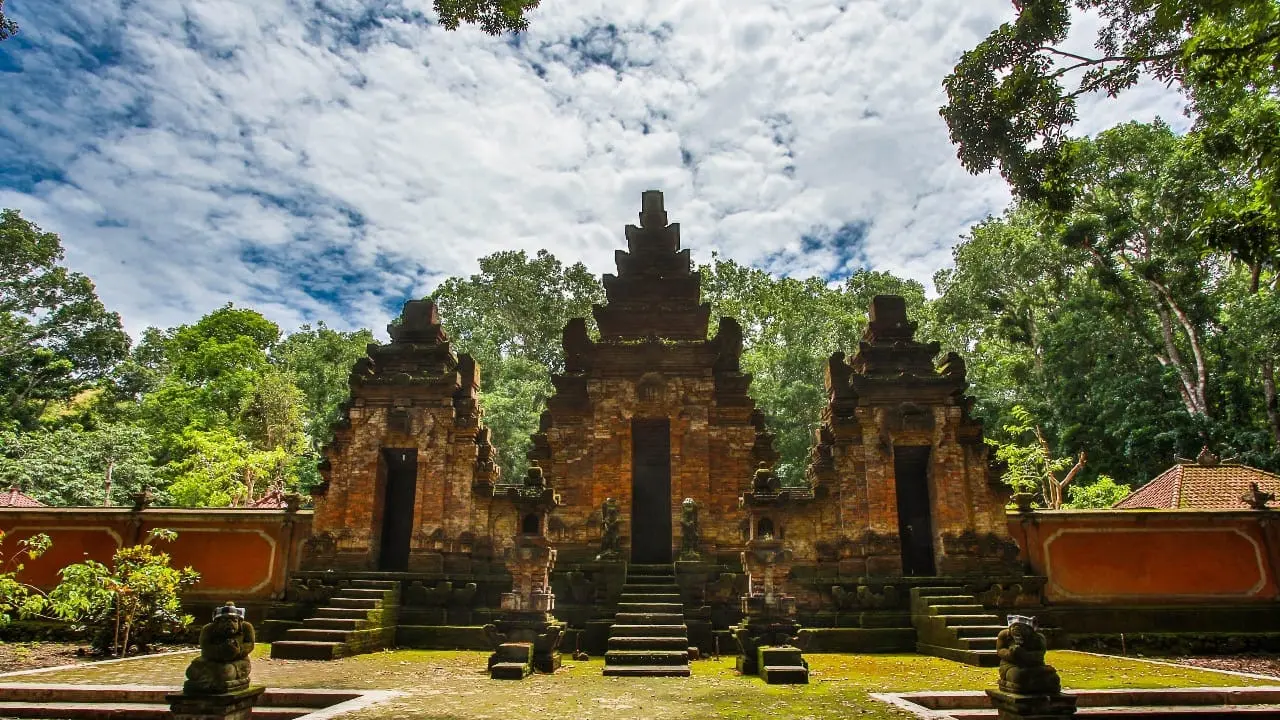 Puar Luhur Giri Salaka yang berada di kawasan Taman Nasional Alas Purwo (Istimewa)