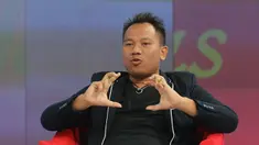 Vicky Prasetyo selalu memakai kalung kesayangannya. Kalung tersebut ternyata sudah menemani sejak 8 tahun lalu.