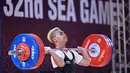 Eko juga memecahkan rekor sebelumnya di SEA Games 2019 Filipina dengan mengangkat 169 kg untuk angkatan clean & jerk. (AFP/Mohd Rasfan)