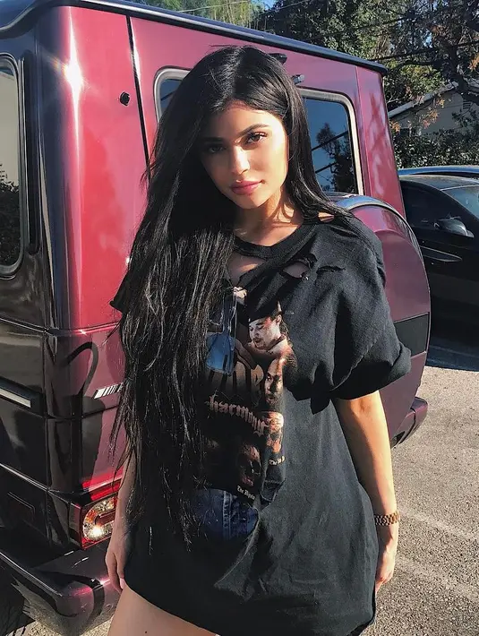 Sementara itu keluarga Kardashian Jenner hingga saat ini masih belum mengonfirmasi mengenai kehamilan Kylie Jenner. (instagram/kyliejenner)