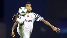 Dani Alves merasa tidak dihormati manajemen Barcelona. (AFP/Stringer)