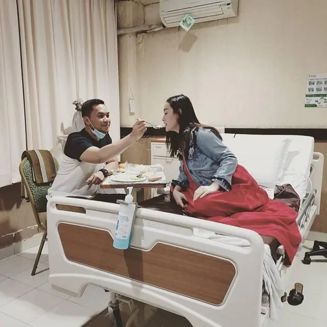 Melahirkan Anak Pertama, Ini 7 Potret Perjalanan Kehamilan Zaskia Gotik