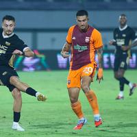 BRI Super League: Ivar Jenner Tak Masuk Skuad Dewa United saat Kalahkan Persita, Ini Penjelasan Jan Olde Riekerink