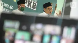 Ketua Umum PKB Muhaimin Iskandar memberikan sambutan pada acara PKB Peduli dan Berbagi dihadapan perwakilan DPW se-Indonesia melalui virtual di kantor DPP PKB di Jakarta, Minggu (17/5/2020). Bantuan ditujukan kepada masyarakat terdampak Covid-19. (Liputan6.com/HO/Agus)