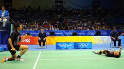 "Ikut berduka cita yang sangat mendalam buat salah satu partner terbaik saya dalam suka maupun duka. Dia salah satu pemain yang luar biasa dan sangat bertalenta," kata Hendra seperti dikutip Bambang Roedyanto dan diunggah melalui akun Twitternya. (Foto: AFP/Goh Chai Hin)