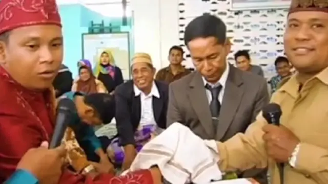 Kocak, Momen Pengantin Pria Ulangi Ucapan Wali Saat Ijab Kabul Ini Bikin Ngakak.