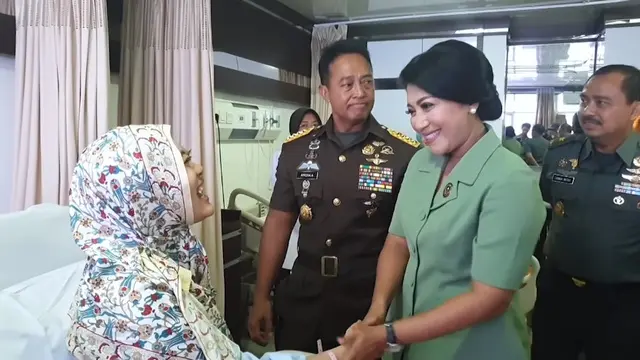 Menangis, Ini 7 Momen Jenderal TNI Andika Perkasa Jenguk Sertu Rizka yang Alami Kebutaan