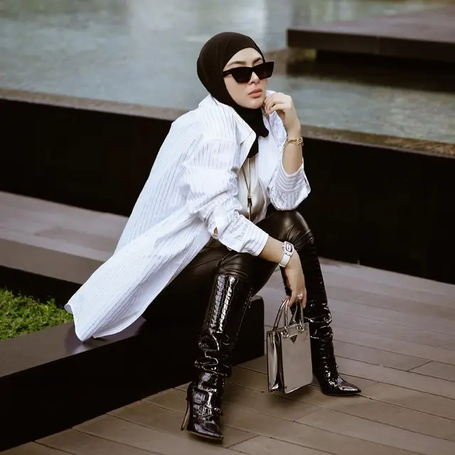 Outfit Celana Lateks Syahrini