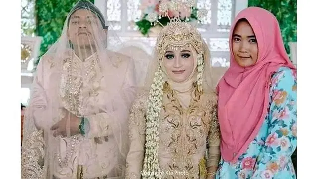 5 Aksi Kocak Tamu Undangan Bareng Pengantin Ini Bikin Geleng Kepala