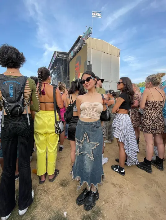 Fans sangat mengagumi aksi NIKI di Lollapalooza, termasuk dari Indonesia. [Instagram/nikizefanya]