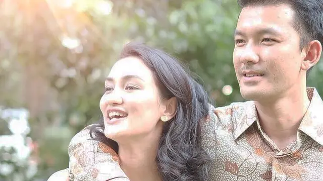 [Bintang] Atiqah Hasiholan dan Rio Dewanto