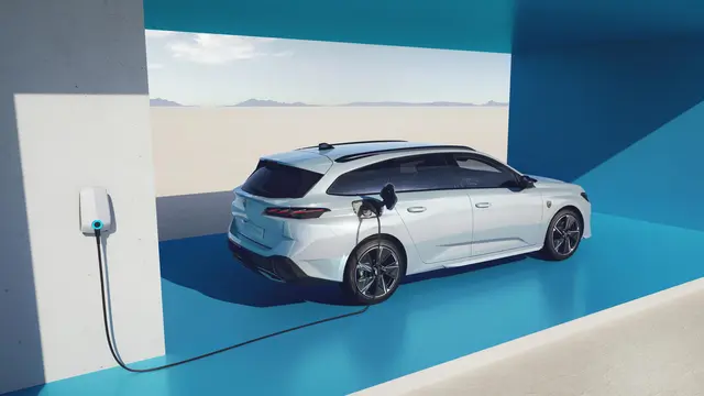 Peugeot siap luncurkan mobil listrik berbasis model 308 (ist)