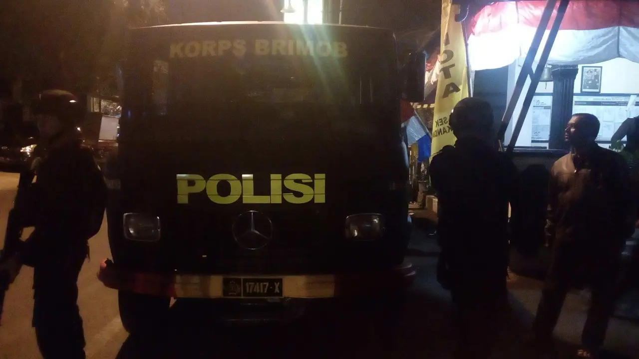 Tas Hitam Terlilit Rafia Bikin Geger Warga Kota Malang