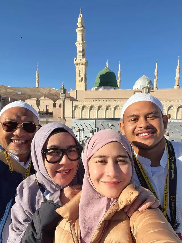 7 Potret Prilly Latuconsina saat Jalani Ibadah Umroh, Penampilan Berhijab Curi perhatian