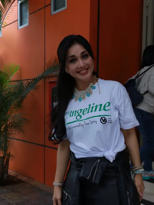 "Itu masalah pribadi tapi saya peduli dengan anak Mita. Kita main ice skating, berenang, makan, nonton, banyak. Kenal. saat syuting film di Flores tahun 2013. Sudah ganti topik, ganti topik," ujar Hans. (Galih W. Satria/Bintang.com)