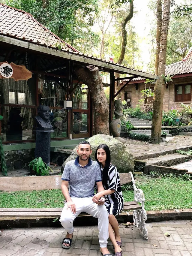 6 Potret Terbaru Enji Eks Suami Ayu Ting Ting, Kini Bahagia dengan Keluarga Baru