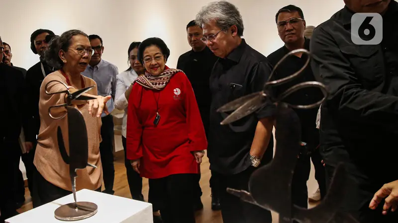 Ketika Megawati Soekarnoputri Sambangi Pameran Patung dan Aktivisme