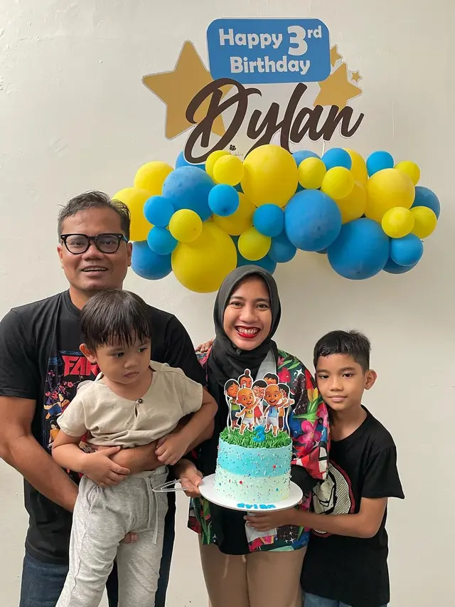 Jarang Terekspos, Ini 6 Momen Soleh Solihun Bersama Keluarganya