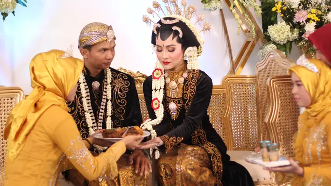 Pernikahan adat Jawa