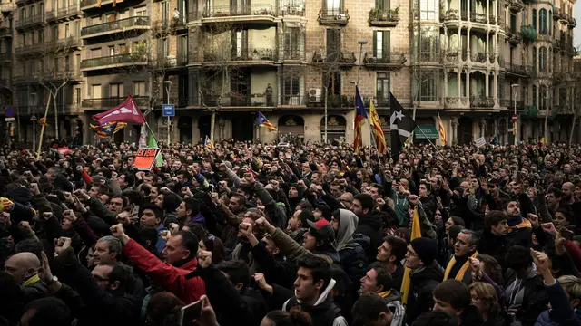Mantan Pemimpin Catalonia Ditahan, Demonstran Bentrok dengan Polisi