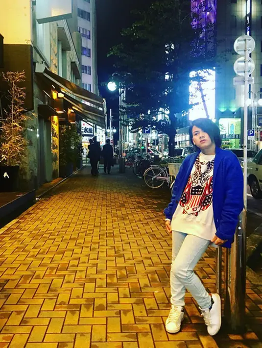 Ditengah menghadapi gugatan cerai yang dilayangkan oleh suaminya, Evelyn berusaha sekuat tenaga untuk mempertahankan rumah tangganya yang dibina sejak 4 Juni 2016 silam. Tapi, pihak Aming kekeuh untuk bercerai. (Instagram/ev0124)