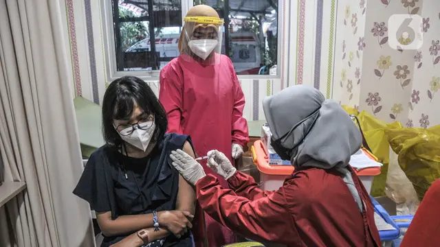 Vaksinasi Dosis Ketiga untuk Tenaga Kesehatan