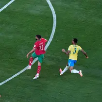 Gabriel Magalhaes (kanan) gagal mencegah Ismael Saibari (kedua dari kanan) di laga Brasil vs Maroko di Grup C Piala Dunia 2026, New York New Jersey Stadium, East Rutherford, Amerika Serikat, Minggu (14/6/2026). (AP Photo/Matt Slocum)