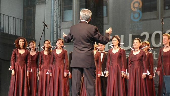 Paduan Suara adalah Sajian Musik yang Dibawakan Beberapa Orang - Vimarsana News