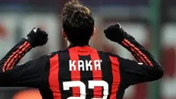 AC Milan's Brazilian midfielder Kaka celebrates after scoring a goal during a Serie A football match against Catania at San Siro Stadium in Milan on December 7 , 2008. AFP PHOTO / GIUSEPPE CACACE 