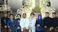 Potret Titiek Soeharto Hadiri Pernikahan Putra Ari Sigit, Kental Adat Jawa