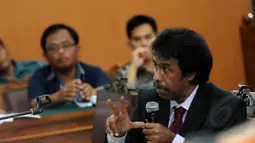 Di persidangan praperadilan status tersangka Komjen Budi Gunawan (BG), Pakar Hukum Tata Negara, Margarito Kamis berpendapat, pelantikan BG tidak bisa dihalangi dengan alasan apapun, PN Jakarta Selatan, Rabu (11/2/2015). (Liputan6.com/Helmi Fithriansyah)