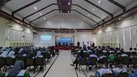 PLN Icon Plus mengajar di SMK-SMTI Makassar (Liputan6.com/Fauzan)