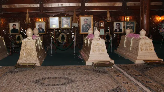 Prabowo Ziarah Makam Soeharto