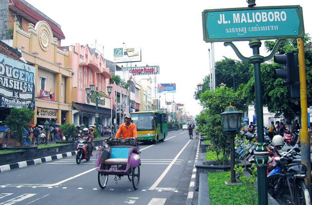 True Story: Twitter "Menikahkan" Mereka Setelah 8 Tahun 