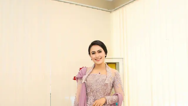 Brigita Manohara Sabet Rekor MURI usai lulus program doktoral di Fakultas Hukum UI.