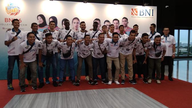 Tim putra Jakarta BNI 46 saat perkenalan tim untuk kompetisi bola voli Proliga 2020 di Jakarta, Kamis (16/1/2020), (foto: Liputan6.com/Bogi Triyadi)