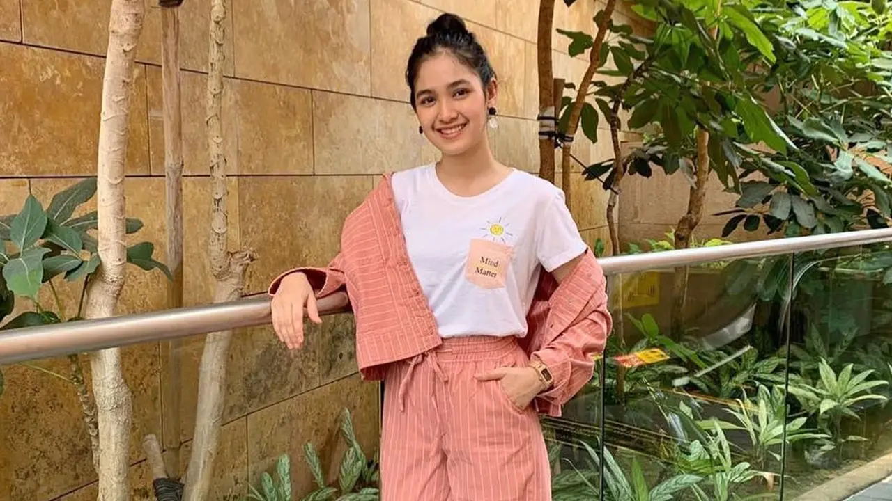 FOTO: Gaya Kasual Cut Syifa, Tampil Manis dan Menawan